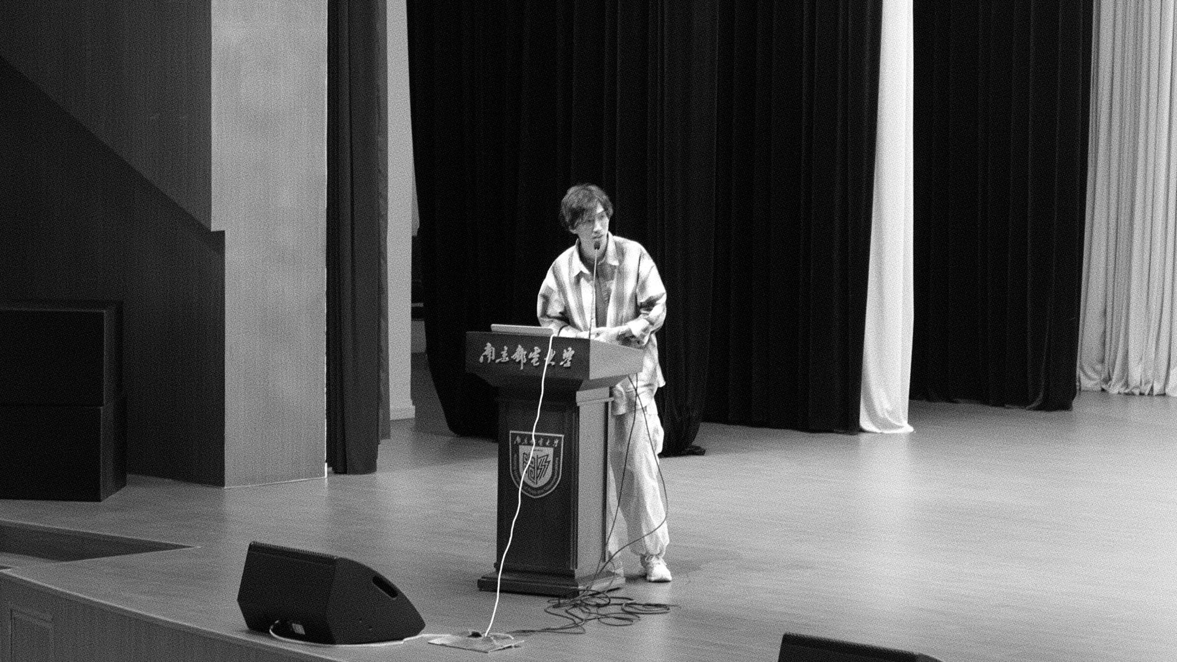Xiang Yashan giving a talk
